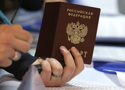 What documents are needed to obtain Russian citizenship by marriage?