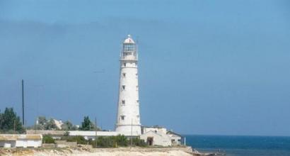 Where is it better to go to Crimea - to the Black or Azov Sea