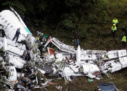 Kolumbijā avarē lidmašīna, kurā atradās Brazīlijas komanda