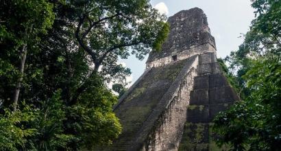 Десять найвідоміших пам'ятників древньої цивілізації майя Пам'ятник цивілізації майя в Гватемалі
