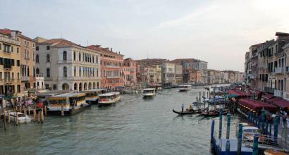 Gondolas - Venetian taxi Meaning of the word gondola