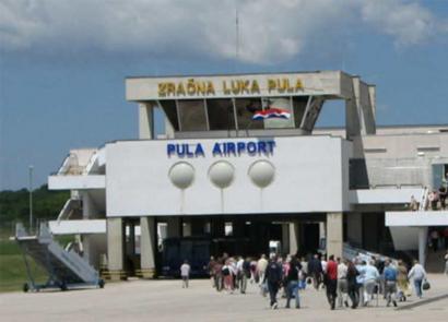 How to get to Pula airport in Croatia