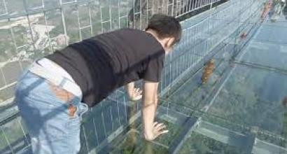 Glass observation deck Nasaan ang glass observation deck sa China?